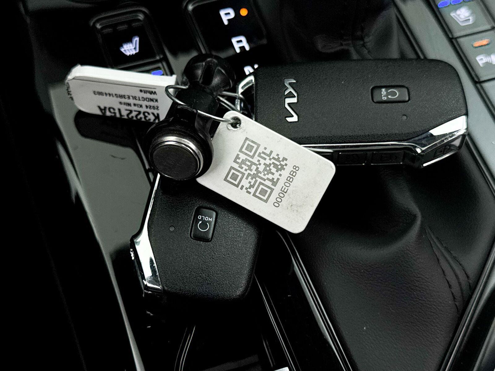 Used 2024 Kia Niro SX Touring FWD image 42