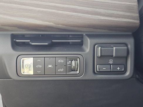 Used 2025 GMC Sierra EV Denali AWD/4WD image 25