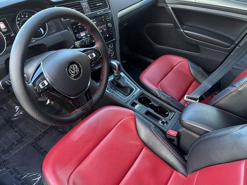 Used 2019 Volkswagen e-Golf SE w/ Driver Assistance Package image 4