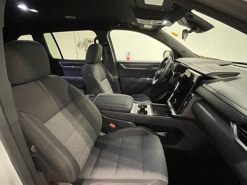 Used 2025 GMC Acadia Elevation image 28