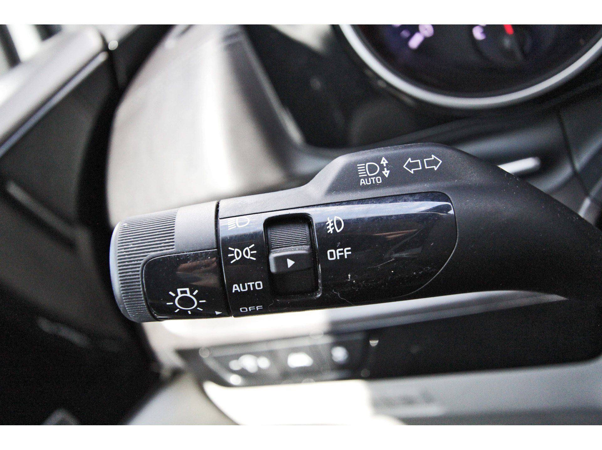 Certified 2022 Kia Carnival SX FWD image 19