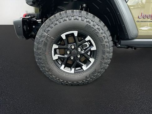 New 2026 Jeep Gladiator Rubicon w/ Dual Top Group image 32