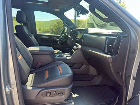 Used 2025 GMC Sierra 3500 AT4 w/ AT4 Premium Plus Package AWD/4WD image 5