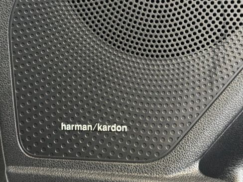 Used 2022 Kia Niro EX Premium image 21