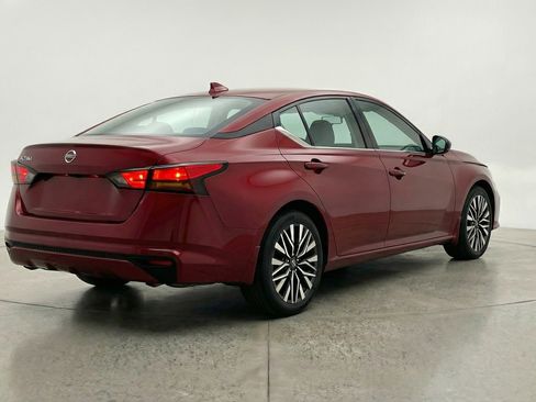 Used 2025 Nissan Altima 2.5 SV image 9