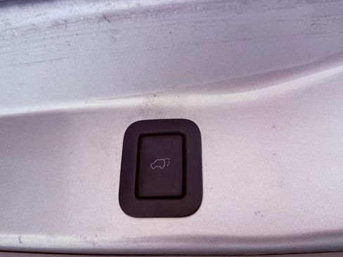 Used 2019 Toyota Highlander XLE image 36