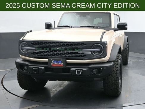 New 2025 Ford Bronco Badlands image 3