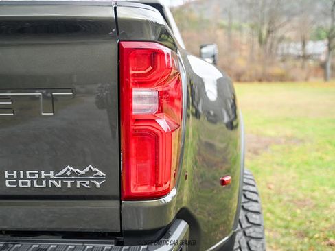 Used 2023 Chevrolet Silverado 3500 High Country image 57