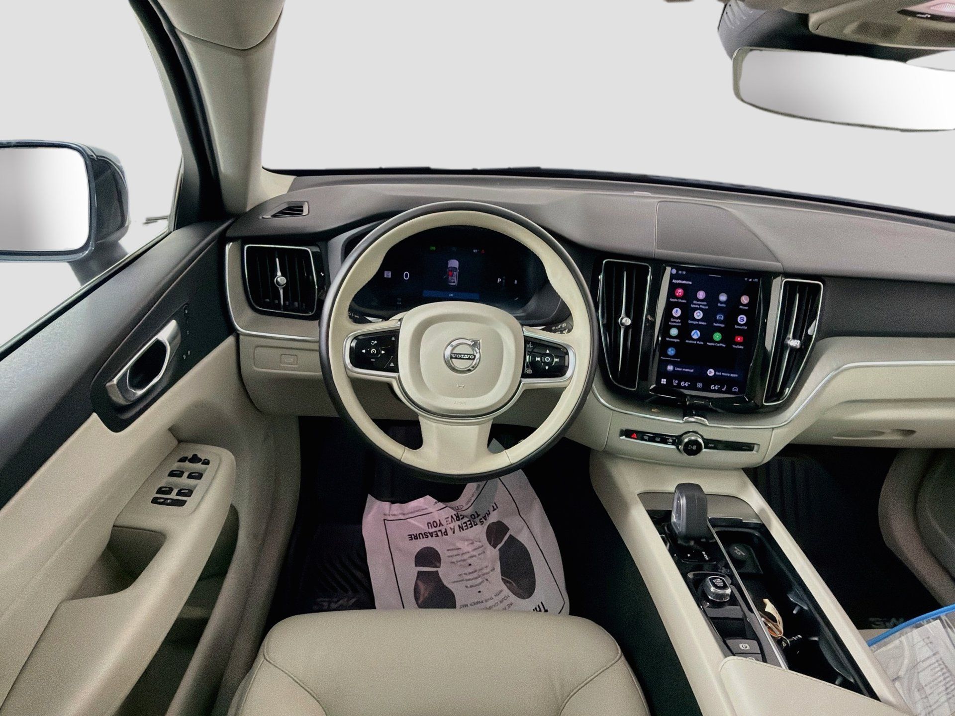 Certified 2023 Volvo XC60 B5 Plus AWD/4WD image 23