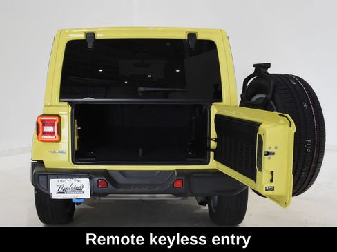 Used 2023 Jeep Wrangler Unlimited Sahara w/ Cold Weather Group AWD/4WD image 8