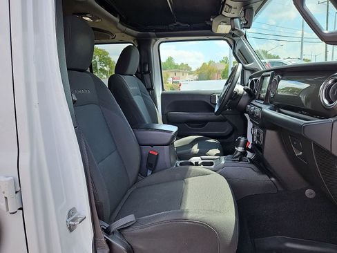 Used 2018 Jeep Wrangler Unlimited Sahara AWD/4WD image 33