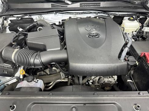 Used 2023 Toyota Tacoma TRD Off-Road w/ Black Out Package (TMS) AWD/4WD image 9