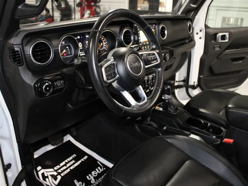 Used 2021 Jeep Wrangler Unlimited Sahara AWD/4WD image 15
