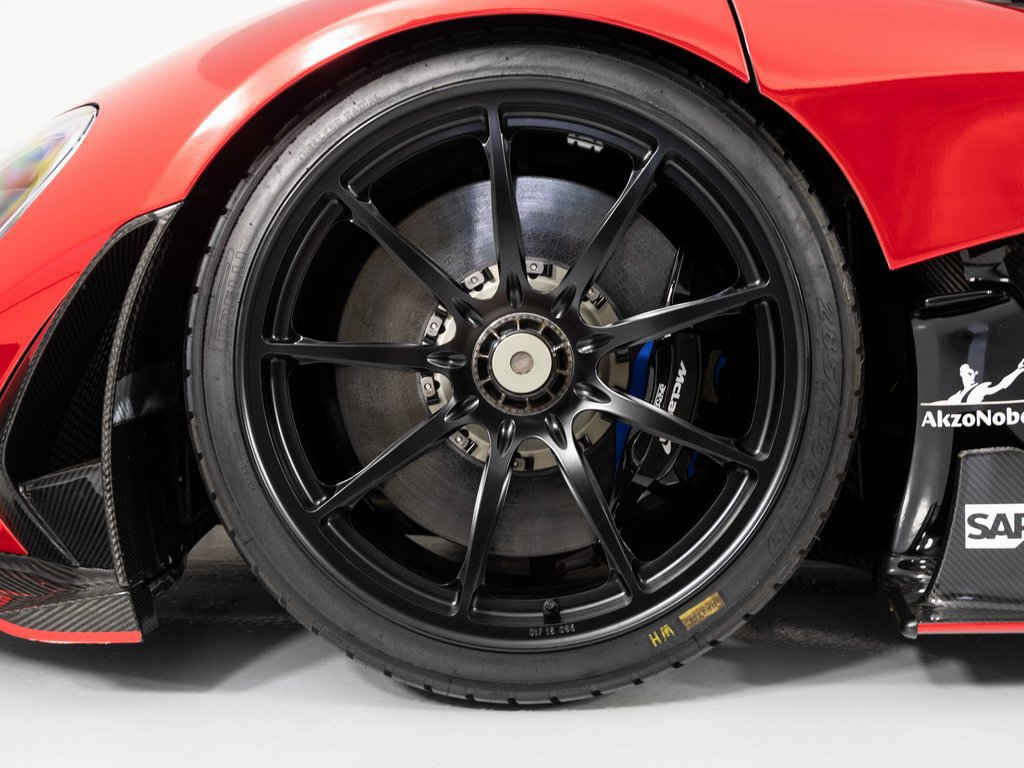 Used 2015 McLaren P1 RWD image 9