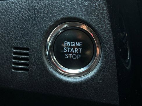 Used 2017 Toyota Corolla L image 23