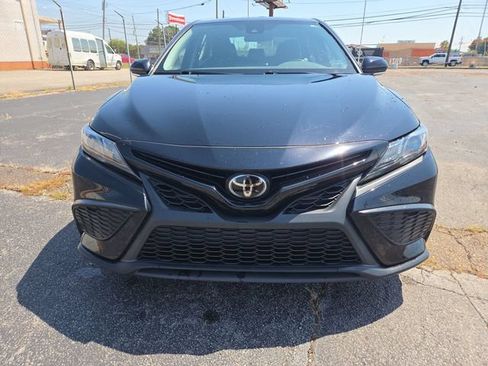 Used 2022 Toyota Camry SE FWD image 3