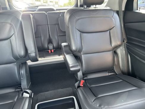Used 2021 Ford Explorer XLT w/ Equipment Group 202A AWD/4WD image 15