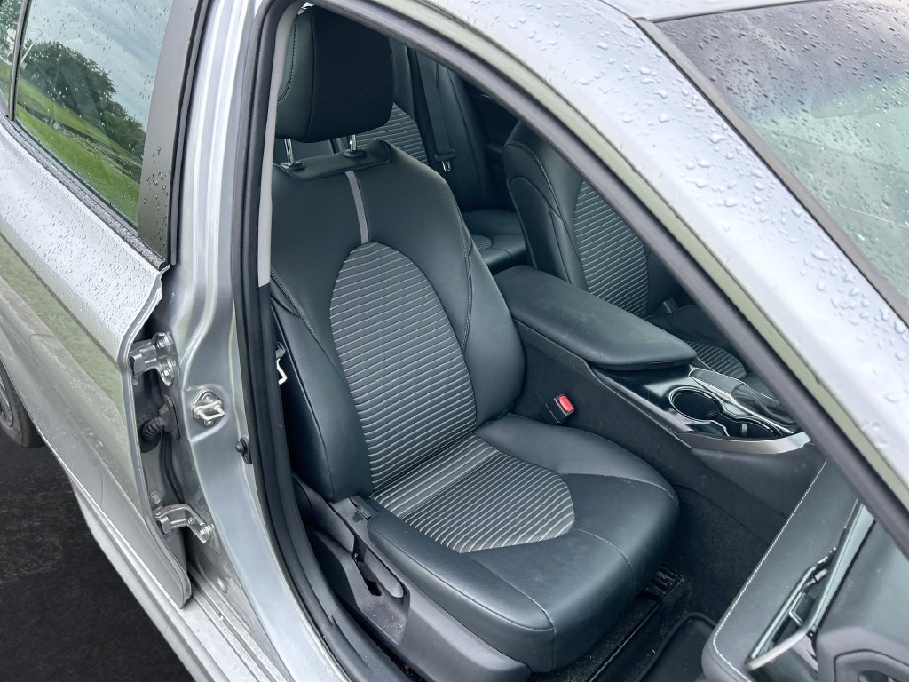 Used 2019 Toyota Camry SE FWD image 30