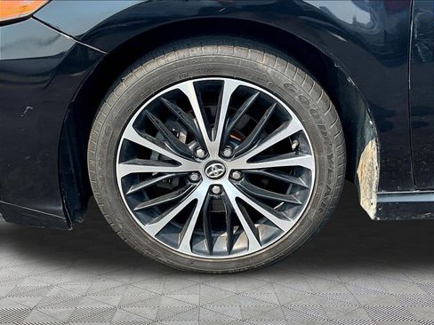 Used 2018 Toyota Camry SE w/ Convenience Package FWD image 32