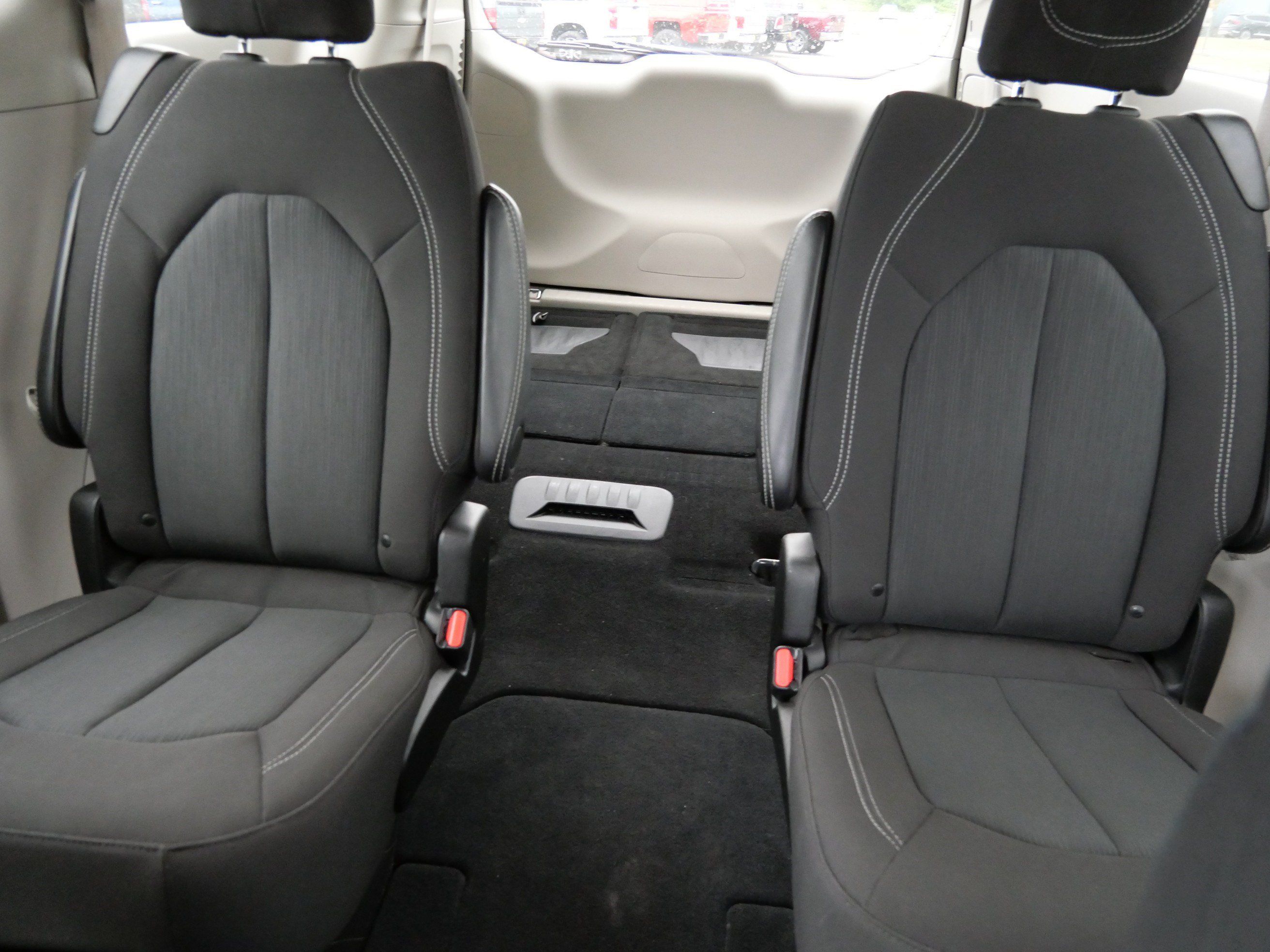 Used 2024 Chrysler Voyager LX FWD image 13