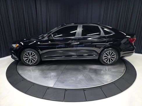 Used 2019 Volkswagen Jetta SE w/ Cold Weather Package FWD image 8