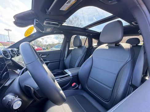 Used 2025 Mercedes-Benz GLC 300 4MATIC image 25
