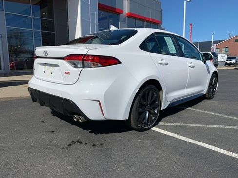 Used 2023 Toyota Corolla SE image 3