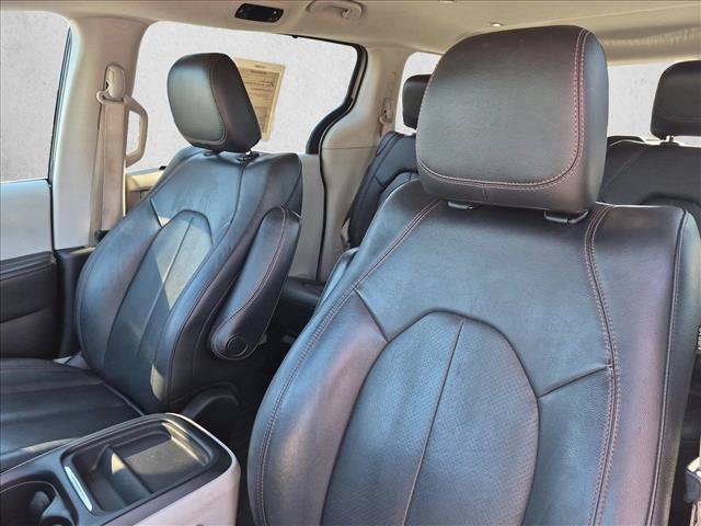 Used 2020 Chrysler Pacifica Touring-L FWD image 28