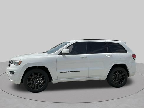 Used 2022 Jeep Grand Cherokee Laredo X RWD image 3