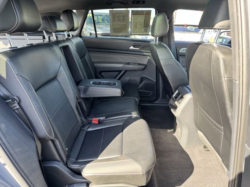 Used 2022 Volkswagen Atlas Cross Sport SE w/ Panoramic Sunroof Package FWD image 37