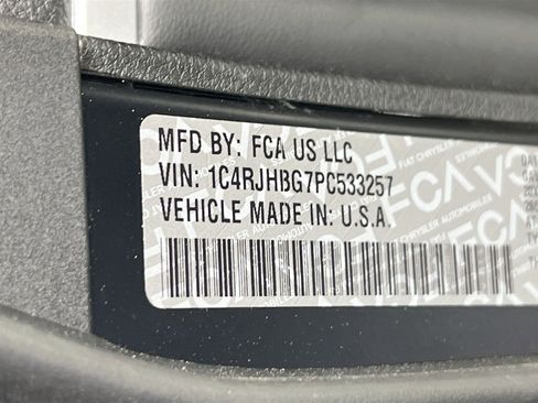 Used 2023 Jeep Grand Cherokee Limited image 31