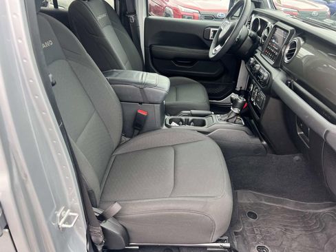 Used 2023 Jeep Gladiator Overland w/ Trailer Tow Package image 13