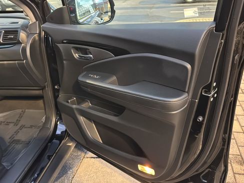 Used 2022 Honda Pilot Touring image 12