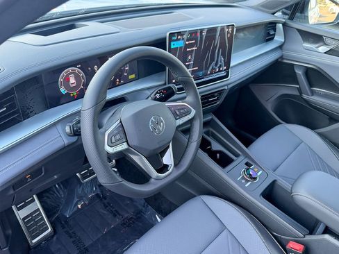 New 2026 Volkswagen Tiguan SE R-Line FWD image 12