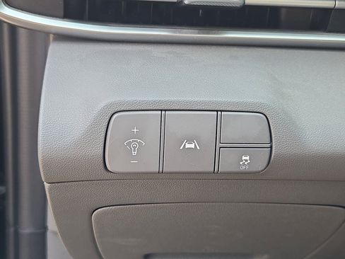 Used 2023 Hyundai Elantra SEL w/ Convenience Package FWD image 16