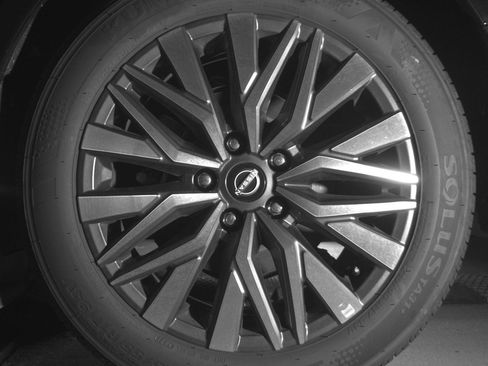 Used 2025 Nissan Altima 2.5 SV FWD image 14