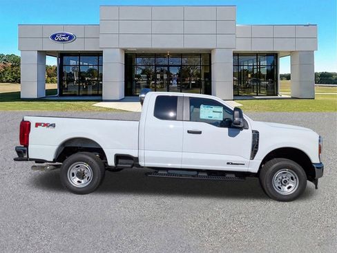 New 2026 Ford F250 XL AWD/4WD image 3