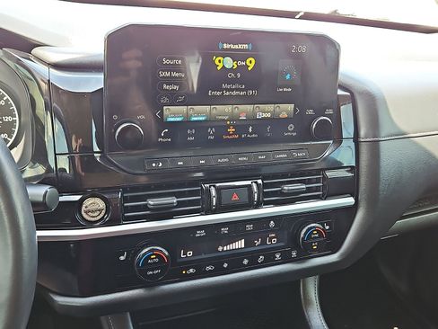 Used 2022 Nissan Pathfinder SL FWD image 14