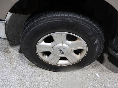 Used 2004 Ford F150 XLT image 9