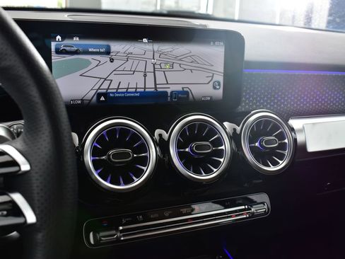 Certified 2025 Mercedes-Benz GLB 35 AMG 4MATIC image 21