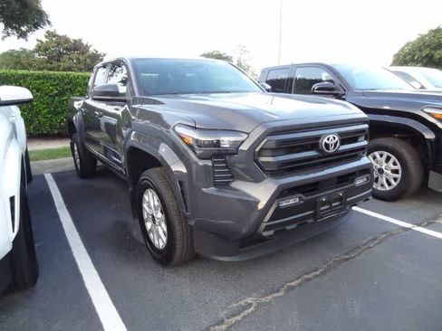 Used 2025 Toyota Tacoma SR5 AWD/4WD image 3