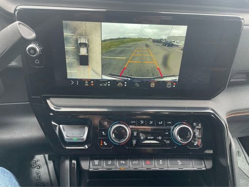 Used 2025 GMC Sierra 2500 AT4 AWD/4WD image 24