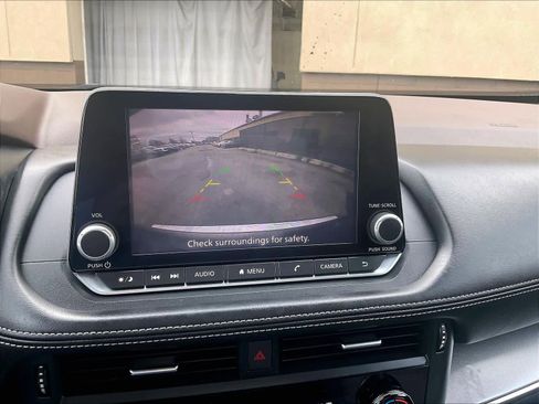 Used 2023 Nissan Rogue SV image 19