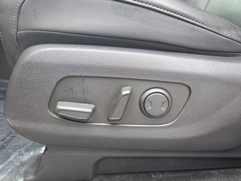 Used 2024 Kia Carnival LX FWD image 12