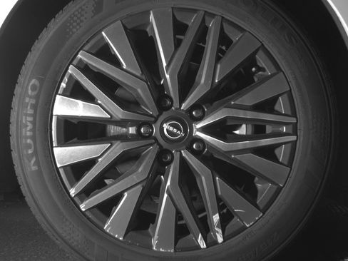 Used 2025 Nissan Altima 2.5 SV FWD image 13