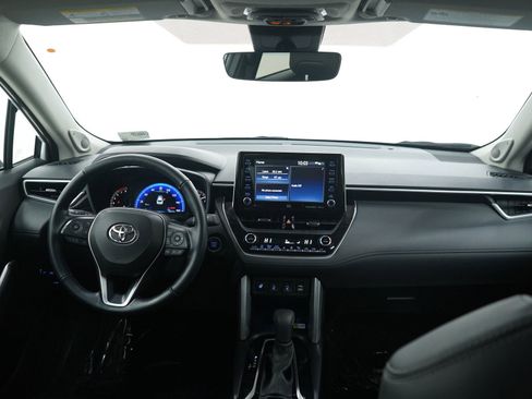 Used 2022 Toyota Corolla Cross XLE image 13