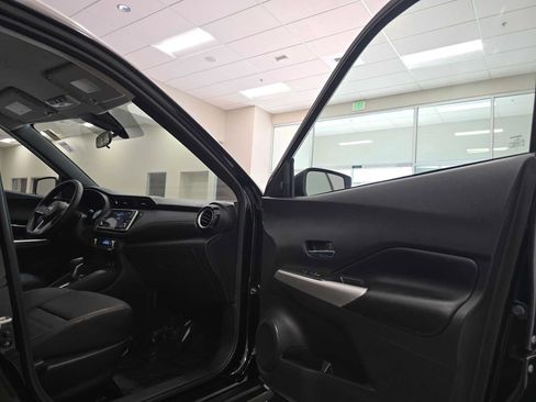Used 2020 Nissan Kicks SR FWD image 29