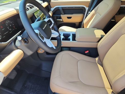 New 2026 Land Rover Defender 110 X-Dynamic SE AWD/4WD image 21