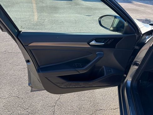 Used 2020 Volkswagen Jetta SEL Premium image 13