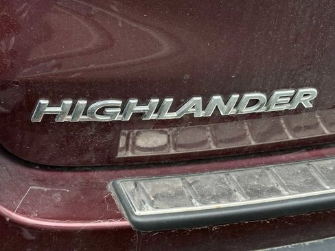 Used 2018 Toyota Highlander LE image 5